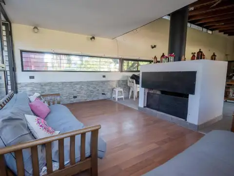 Casa 6 ambientes con 4 baños