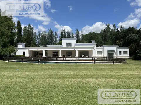 En venta con renta espectacular casa en La Colina Villa de Campo - Open Door - Lujan