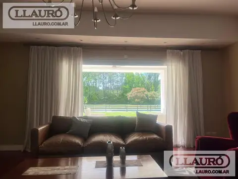 Casa en Venta con 3 cocheras