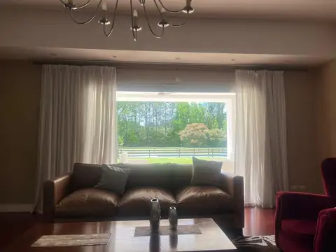 Casa en Venta con 3 cocheras