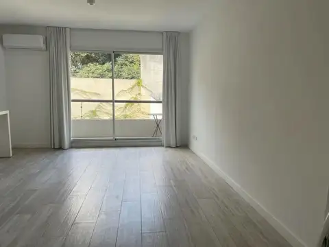 Impecable Monoambiente con BALCÓN - MUY LUMINOSO