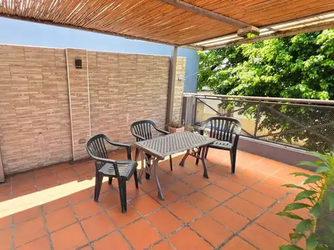 Casa 5 ambientes con 4 baños