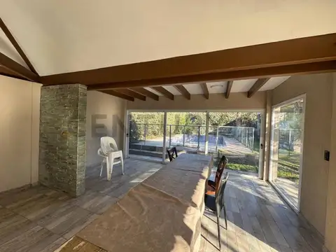 Casa en Venta con 3 cocheras