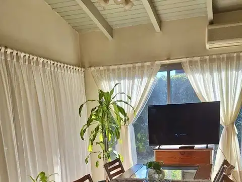 Casa 6 ambientes con 2 baños