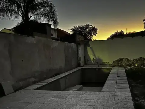 VENDE - LOTE  -  PISCINA CON JACUZZI- OPORTUNIDAD INVERSOR-