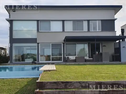 Casa 7 ambientes con 2 baños