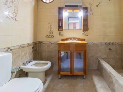 Casa 4 ambientes con 1 baño