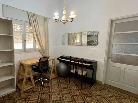 Casa 7 ambientes con 2 baños