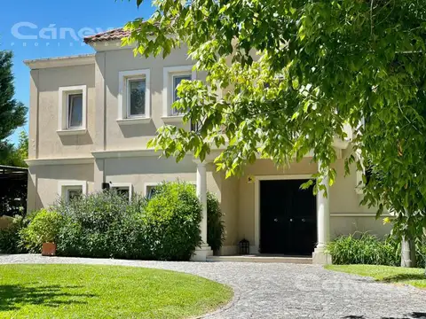 EXCELENTE PROPIEDAD EN VENTA  CON RENTA U$D 440.000.- , BARRIO GALAPAGOS