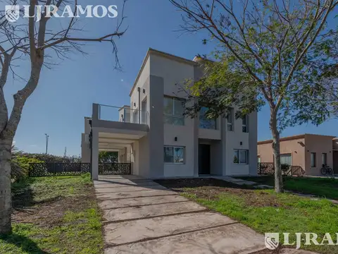 Casa en Alquiler con 2 cocheras