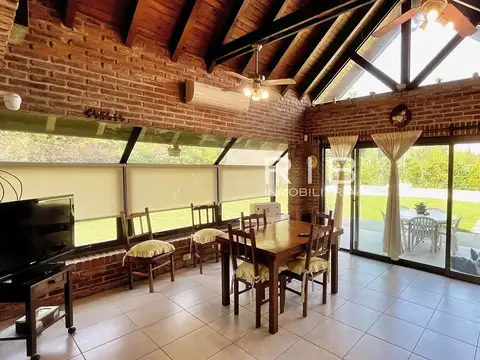 Casa en Venta con 4 cocheras