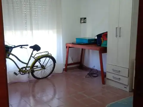 Casa 7 ambientes con 2 baños