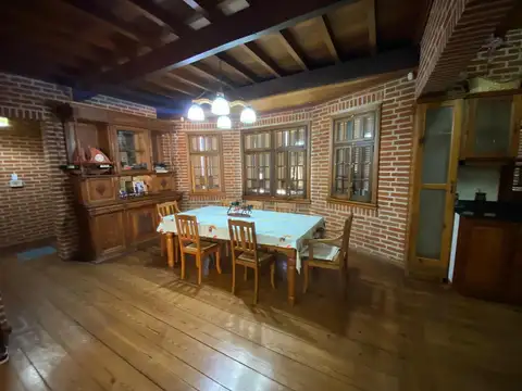 Casa en Venta con 3 cocheras
