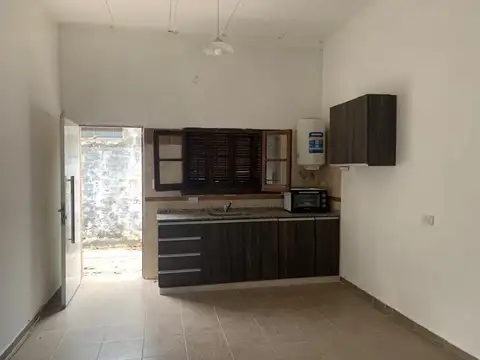 Departamento interno de pasillo en Granadero Baigorria.
