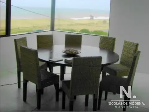 Casa 5 ambientes con 4 baños