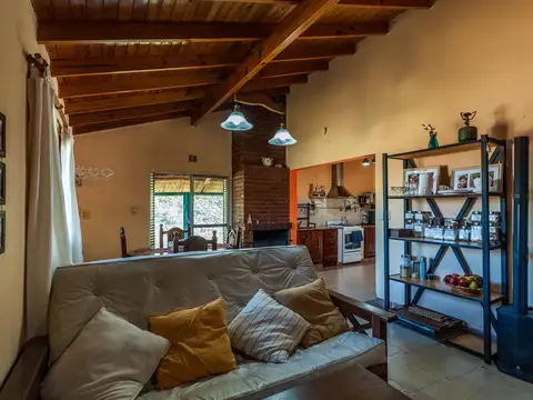 Casa quinta de 4 ambientes con pileta y cochera en venta en lujan