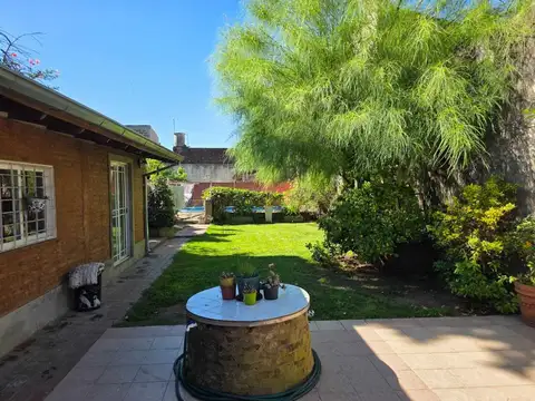 VENTA CASA 4 AMBIENTES JARDIN PILETA COCHERA HAEDO
