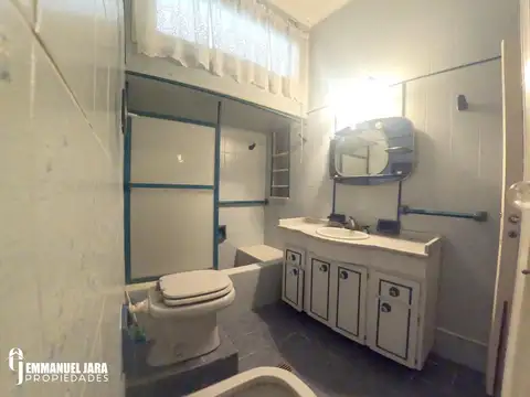 Casa 2 ambientes con 2 baños