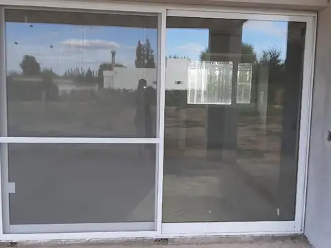 Casa 2 ambientes con 2 baños