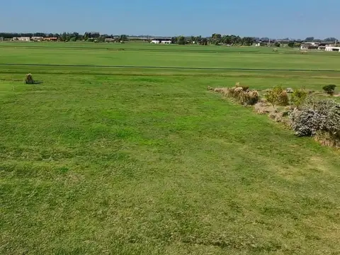 Terreno con fondo a las canchas de polo en Chacras de la Trinidad