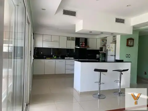 Casa en Alquiler en Haras Del Sur, USD 1.500