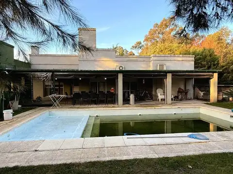 VENTA Casa Cuatro Ambientes en Lomas Altas