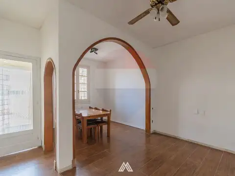 Venta casa 2 dorm la Blanqueada más escr y azotea