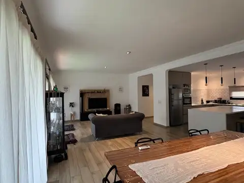 Casa 4 ambientes con 3 baños