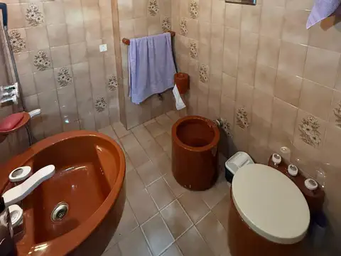 Casa 5 ambientes con 1 baño