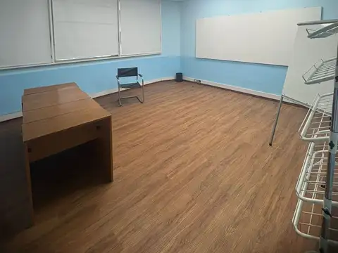 Oficina 4 ambientes con 2 baños