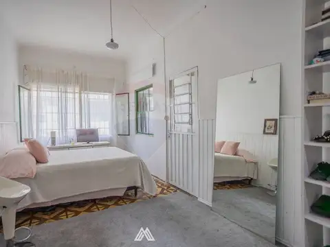 VENTA PARQUE BATLLE - CASA CON 3 APTOS RENTADOS