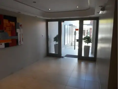 DEPTO. 2 AMBIENTES  CENTRO CIUDADELA DE CATEGORIA