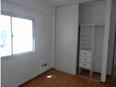 DEPTO. 2 AMBIENTES  CENTRO CIUDADELA DE CATEGORIA