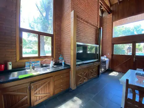 Casa en Venta con 3 cocheras