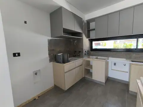 Casa en Venta con 4 cocheras