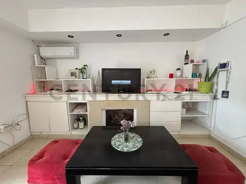 44 entre 147 y 148 , Piso 1