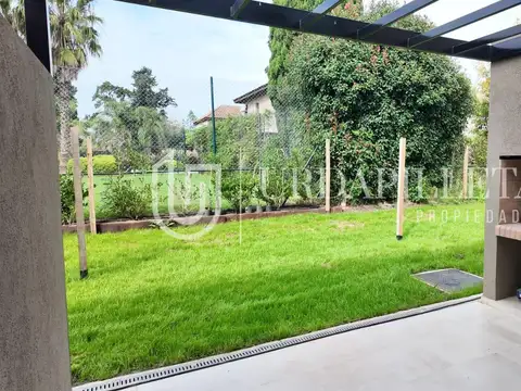 Townhouse en venta 3 ambientes con jardin privado en Aldeana Pilar
