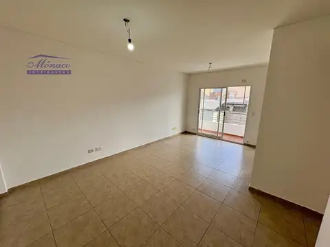 2 Amb con balcón al Cfte. Cochera Cubierta!