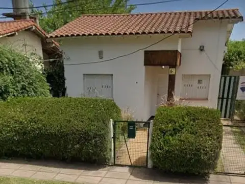 CASA 3 AMB. en venta EN HURLINGHAN CON JARDIN