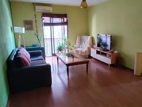 Departamento de 4 ambientes con cochera