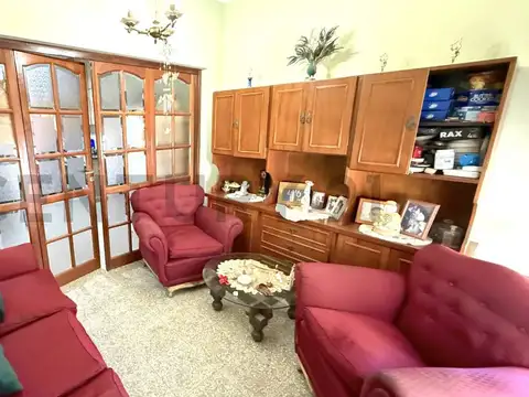 Casa 5 ambientes con 2 baños