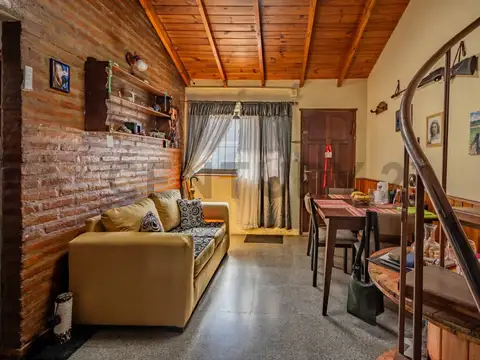 PH TIPO CASA 3 AMBIENTES + ESCRITORIO | ENTRADA INDEPENDIENTE Y TERRAZA | CRUCESITA | APTO CRÉDITO
