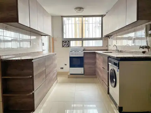 Departamento 4 ambientes c/dependencia de 110m2 cubiertos - Constitución