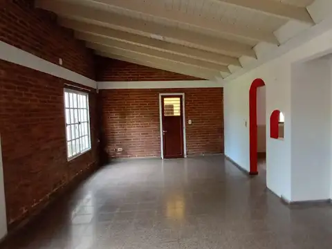 Casa 4 ambientes con 1 baño