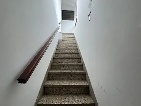 Depto Tipo Casa 5 ambientes con 2 baños