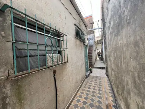 VENTA CASA MULTIFAMILIAR EN AVELLANEDA 6 UNIDADES