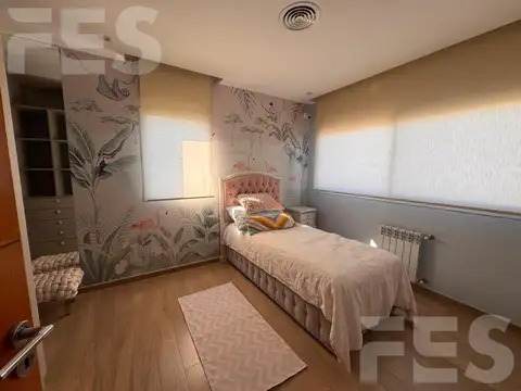 Casa en Venta con 6 cocheras