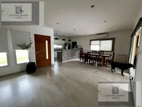Casa en Venta con 3 cocheras