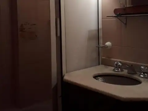 Departamento 8 ambientes con 2 baños
