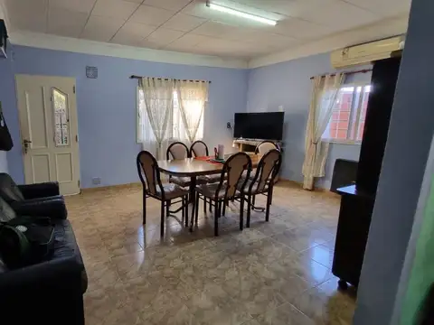 VENTA CASA PASILLO 4 DORMITORIOS PATIO V.G.GALVEZ